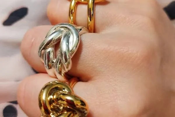 How Many Rings Look Good In Hand? – NamePlateDepot